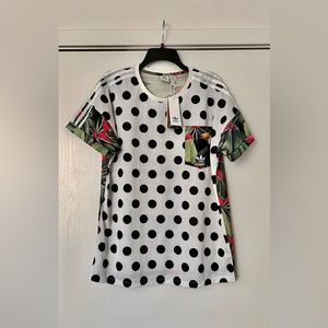 New with tag Adidas T shirt size XS, Brazilian patterns